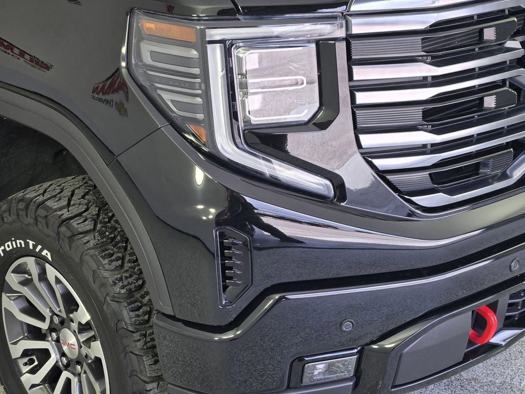 Used 2022 GMC Sierra 1500 AT4 w/ AT4 Premium Package AWD/4WD image 9