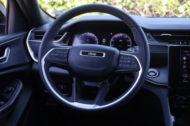 Used 2024 Jeep Grand Cherokee Altitude AWD/4WD image 21