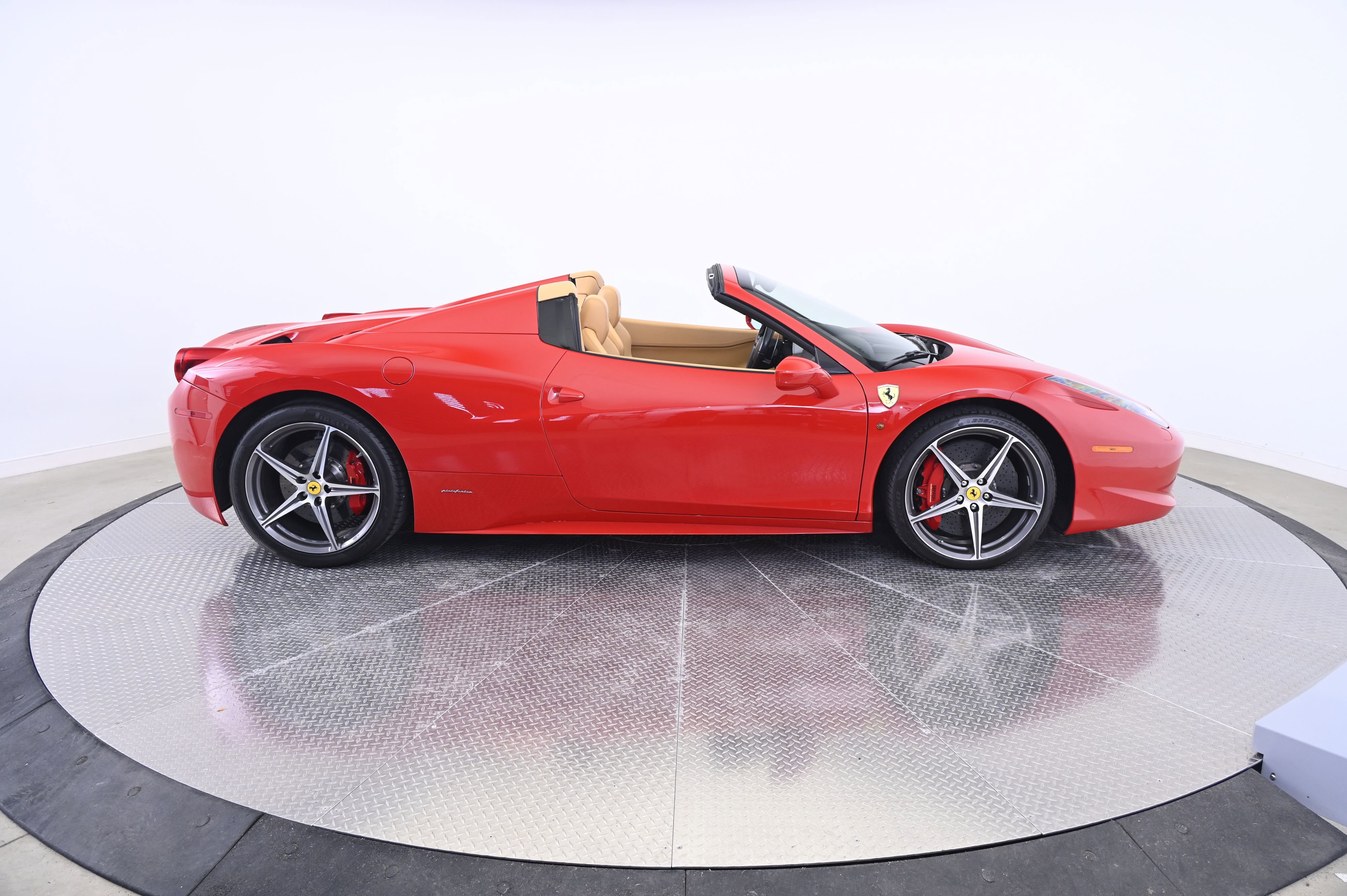 Used 2013 Ferrari 458 Spider image 8