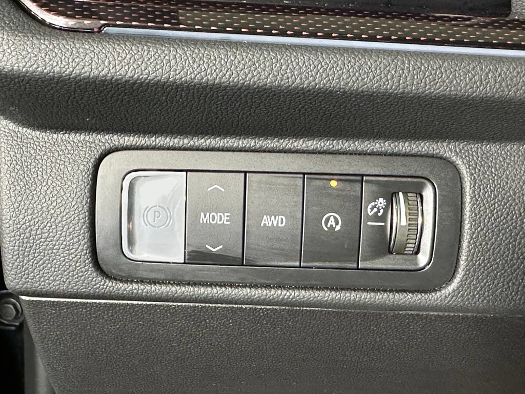 Used 2025 Chevrolet Traverse Z71 w/ Enhanced Driving Package AWD/4WD image 25