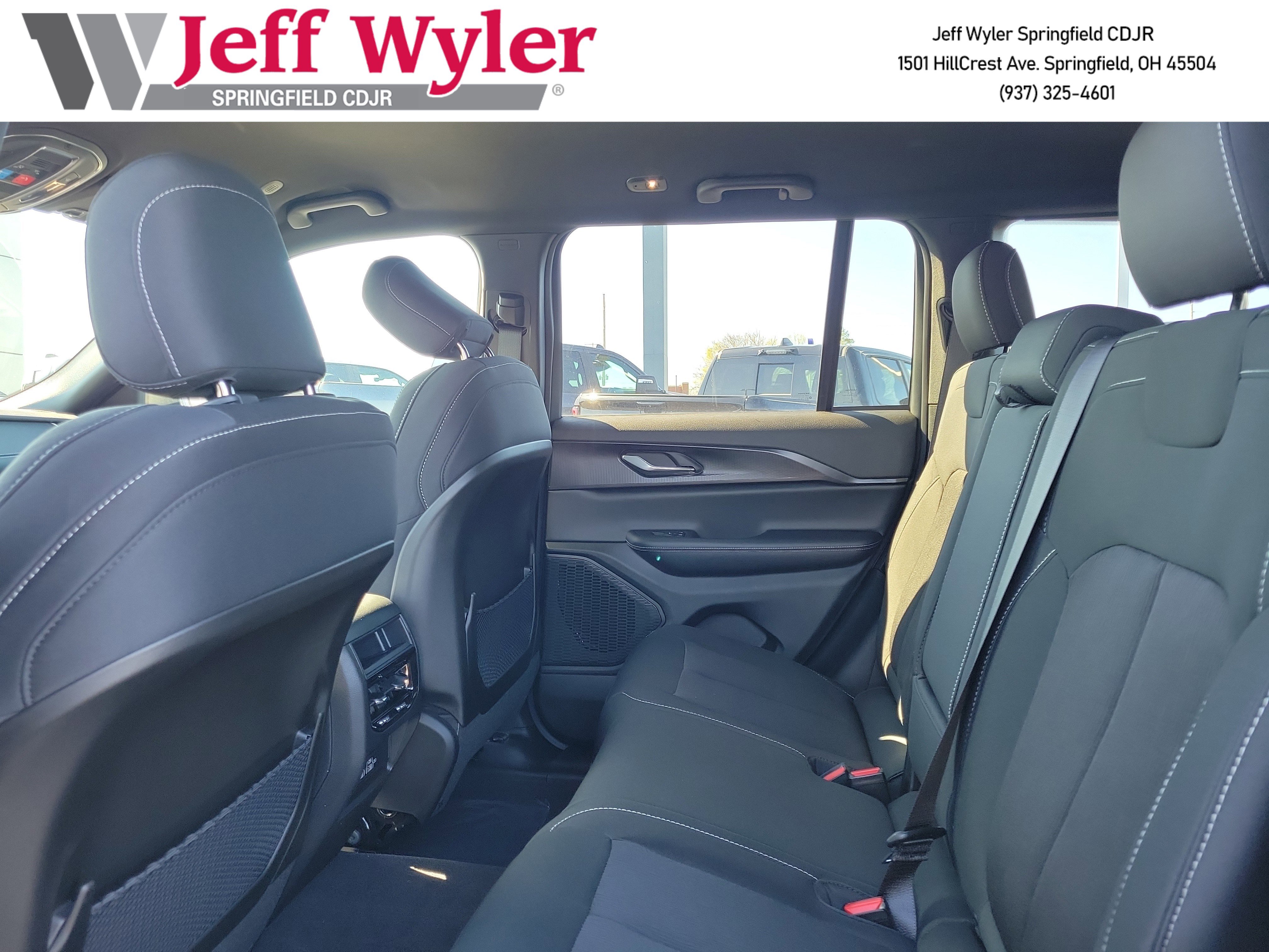 New 2026 Jeep Grand Cherokee Laredo image 16