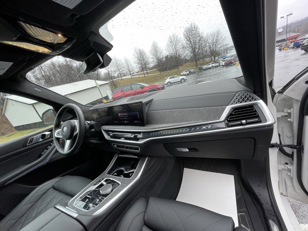 Used 2025 BMW X7 xDrive40i w/ M Sport Package image 12
