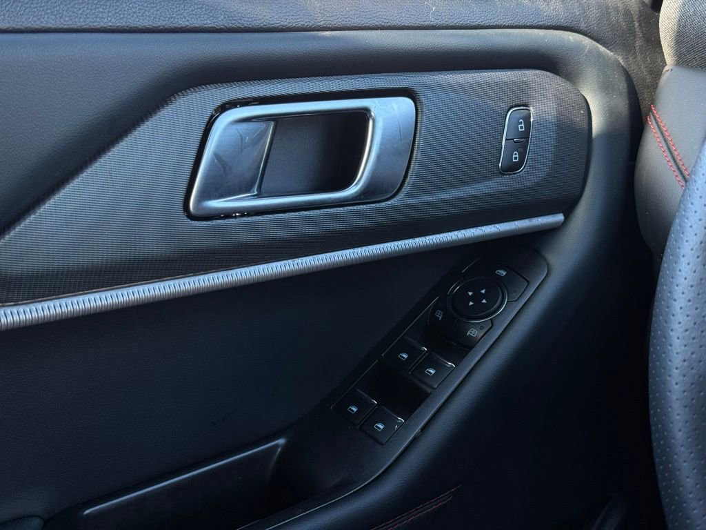 Used 2025 Ford Explorer ST-Line w/ ST-Line Street Pack image 21