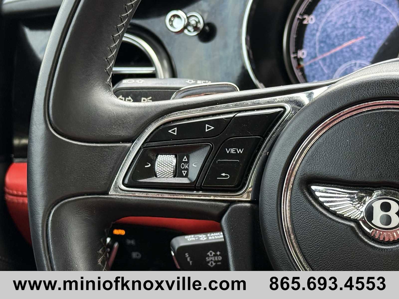 Used 2019 Bentley Bentayga image 17