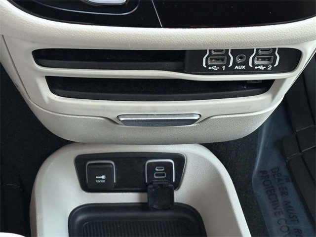 Used 2021 Chrysler Voyager Lxi image 17