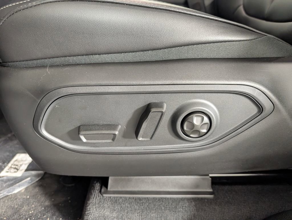 New 2025 Jeep Grand Cherokee L Limited image 17