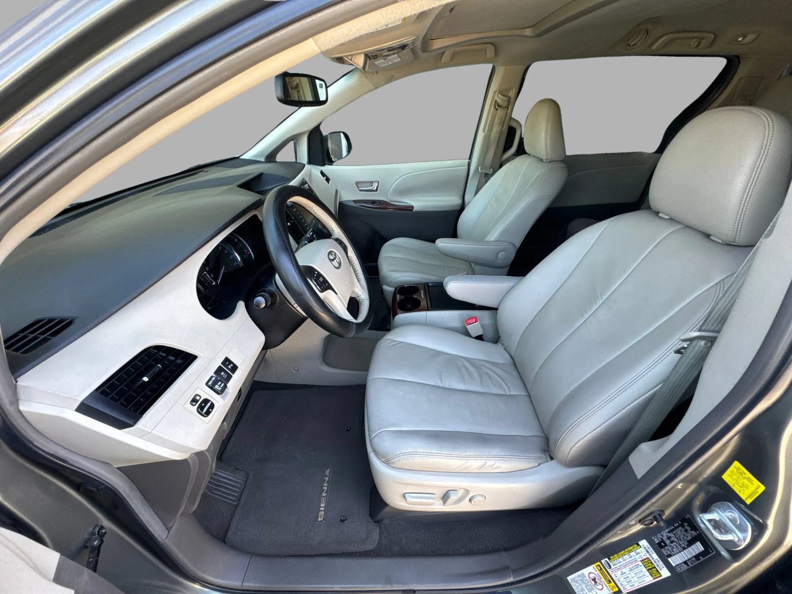 Used 2011 Toyota Sienna XLE w/ XLE Navigation Pkg FWD image 15