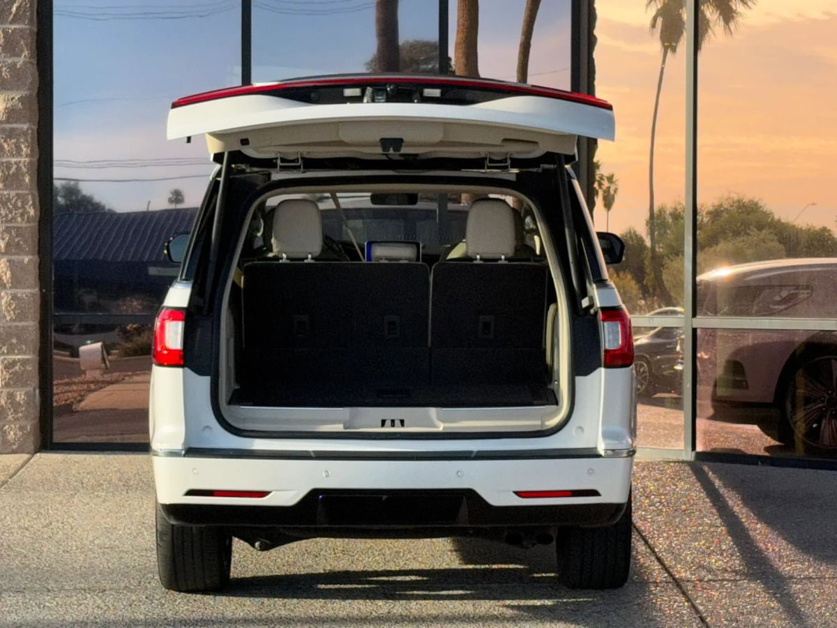 Used 2019 Lincoln Navigator Reserve AWD/4WD image 30