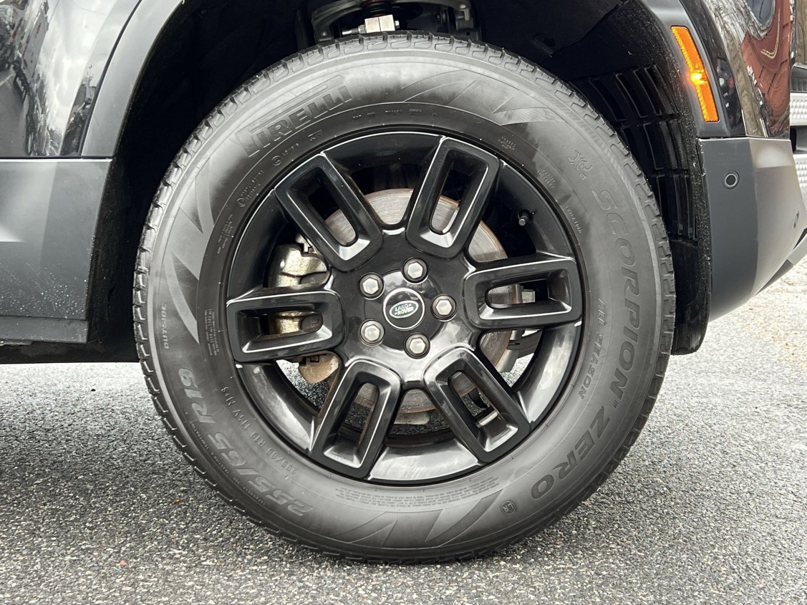 Used 2025 Land Rover Defender 110 S image 10