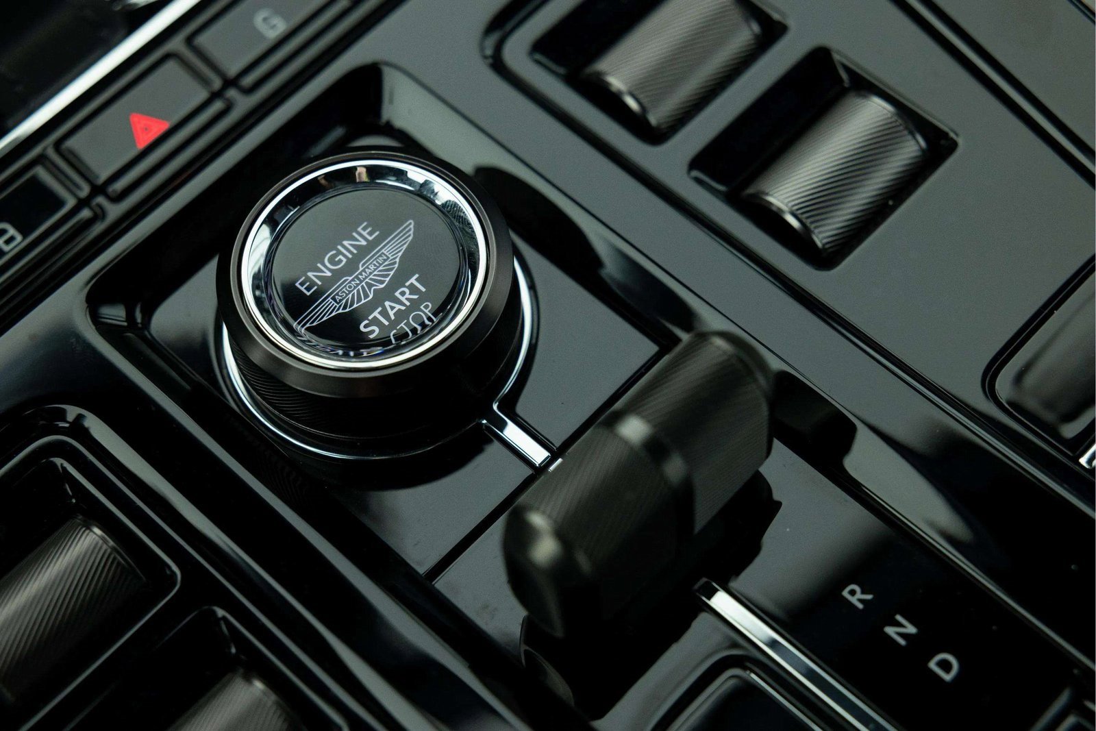 Used 2025 Aston Martin DBX 707 image 34