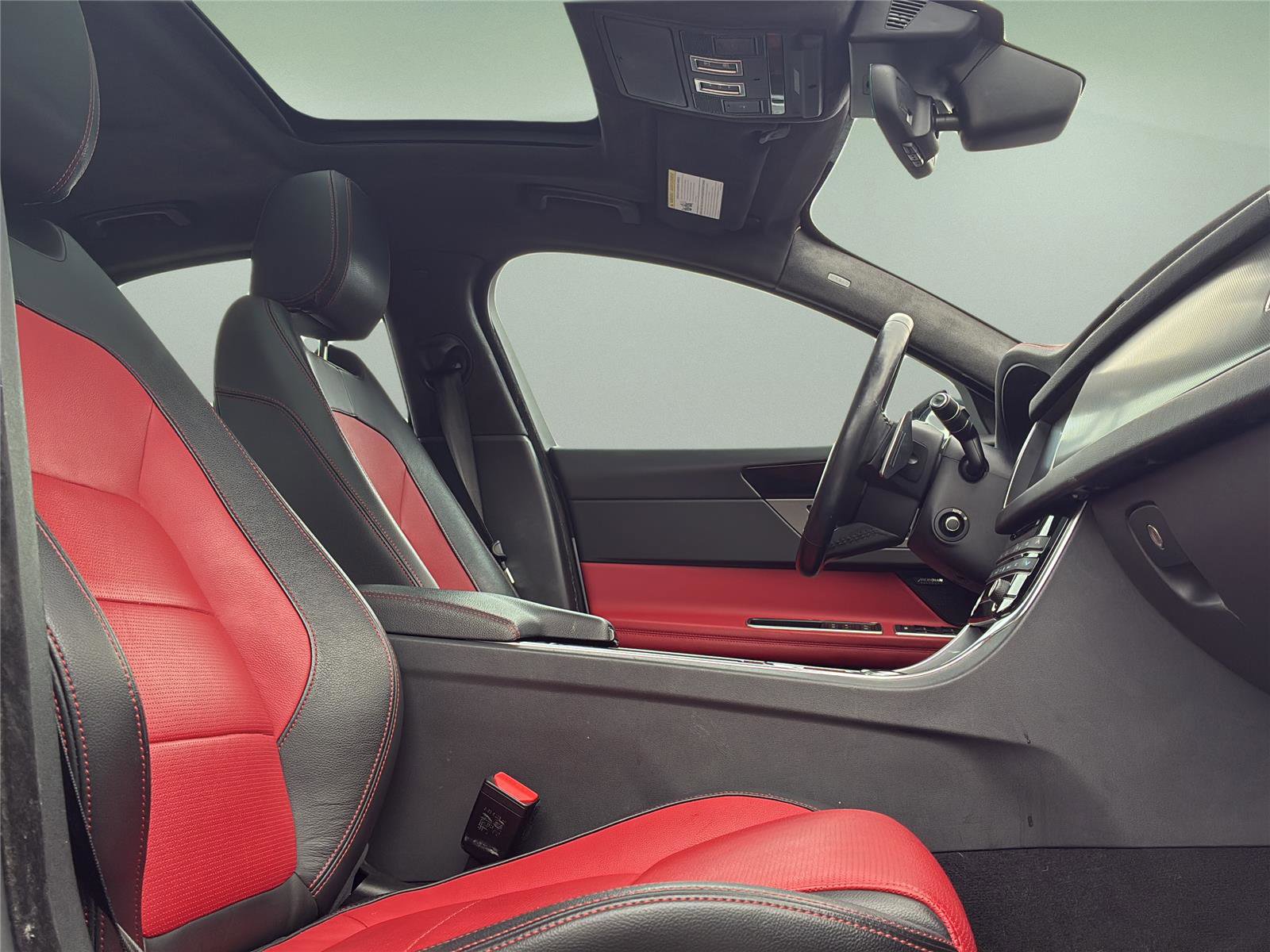 Used 2020 Jaguar XF Checkered Flag image 31