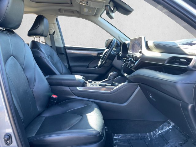 Used 2023 Toyota Highlander Limited AWD/4WD image 17