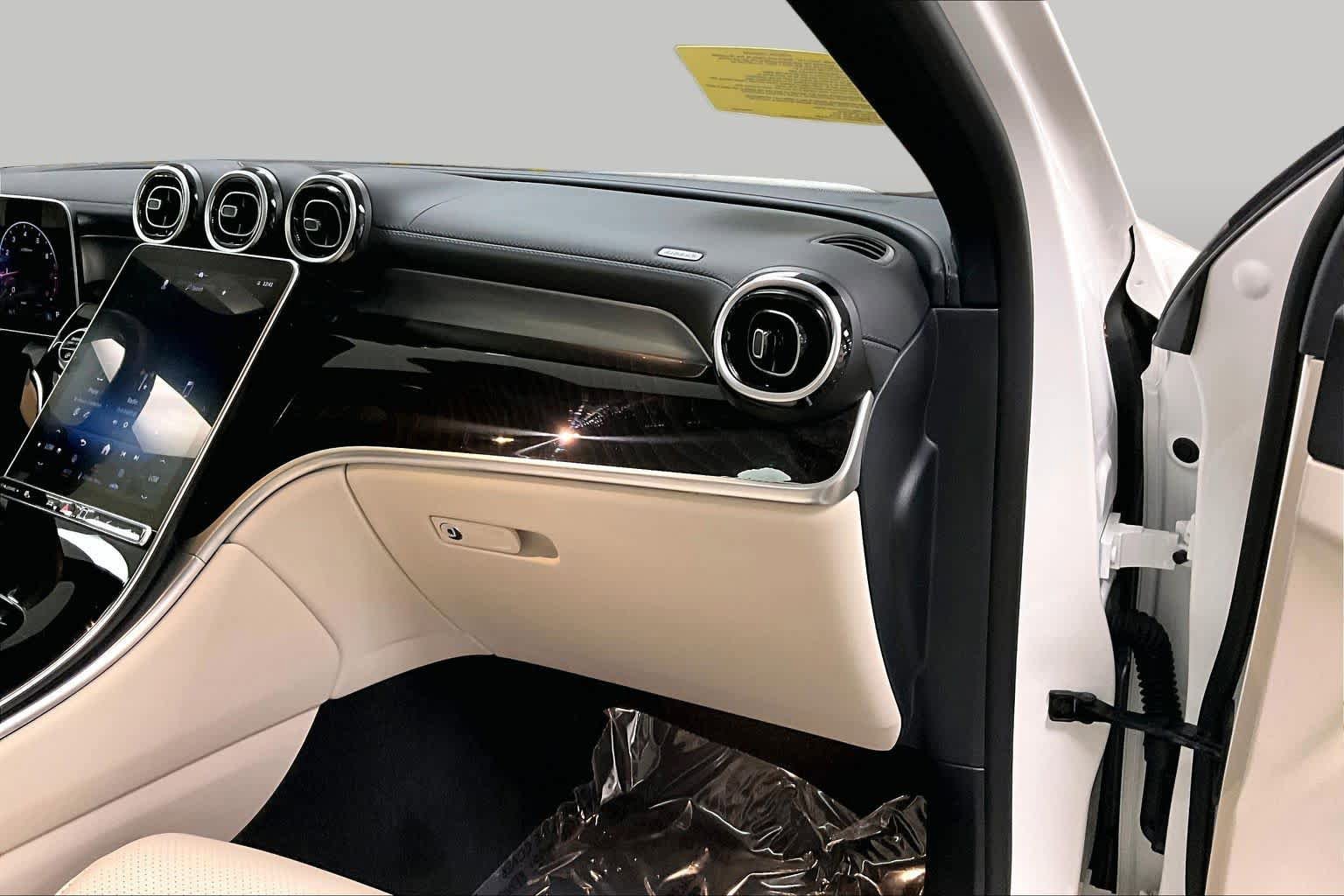 Used 2024 Mercedes-Benz GLC 300 4MATIC image 19