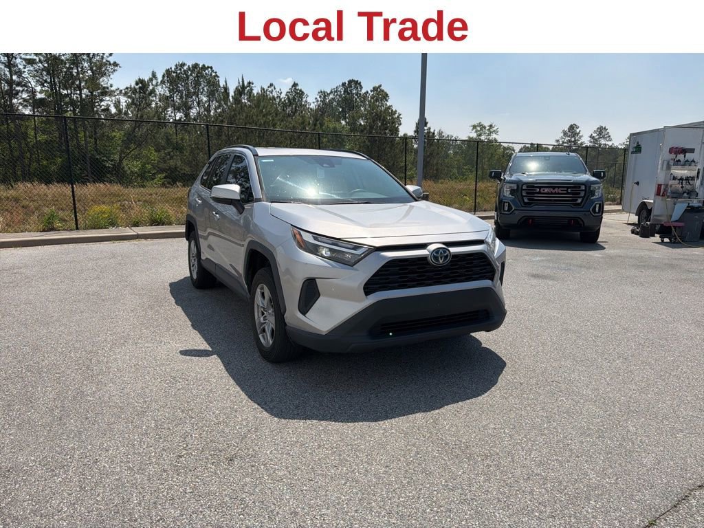 Used 2022 Toyota RAV4 XLE w/ Convenience Package AWD/4WD image 5