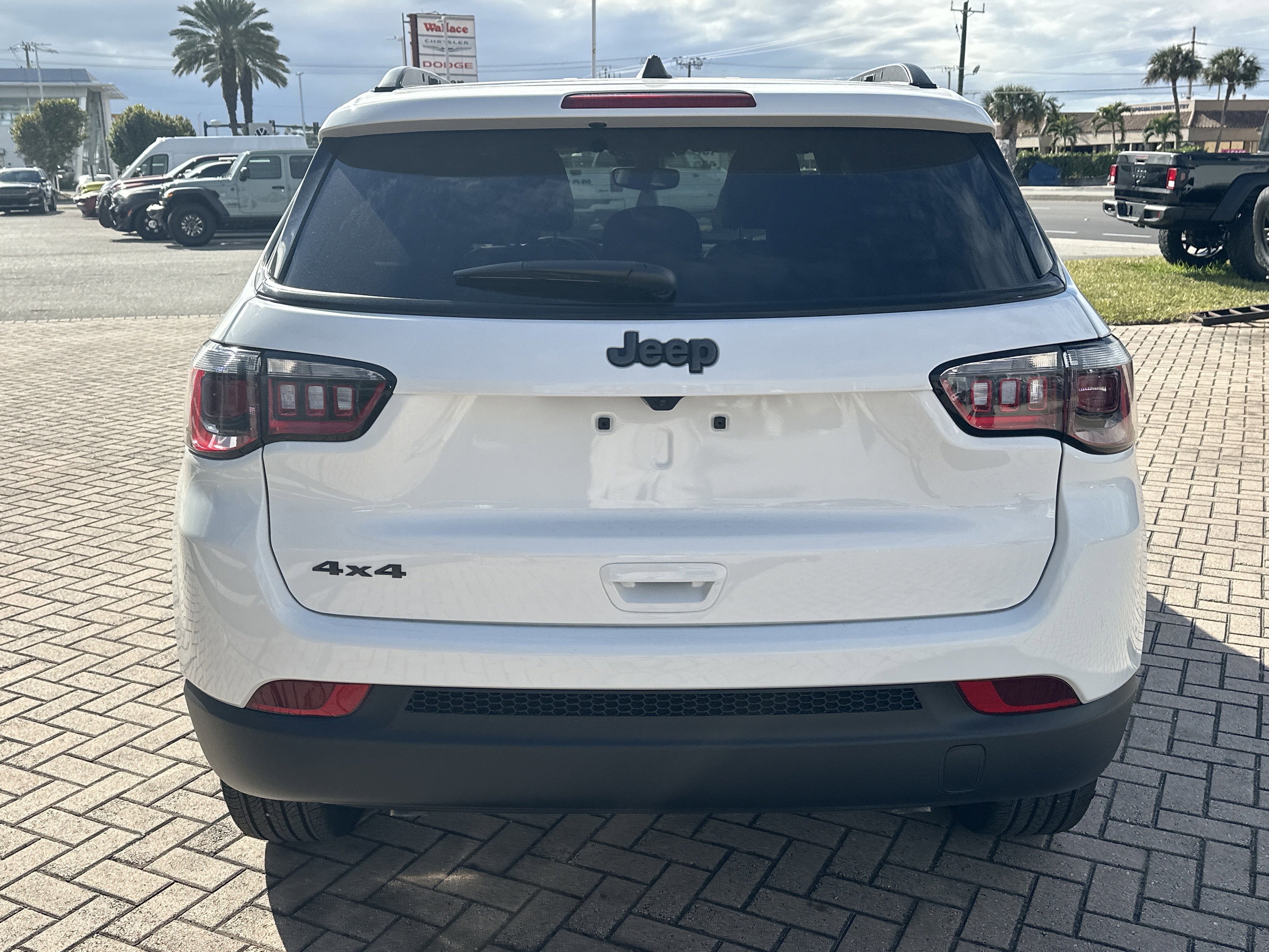 New 2026 Jeep Compass Latitude image 8