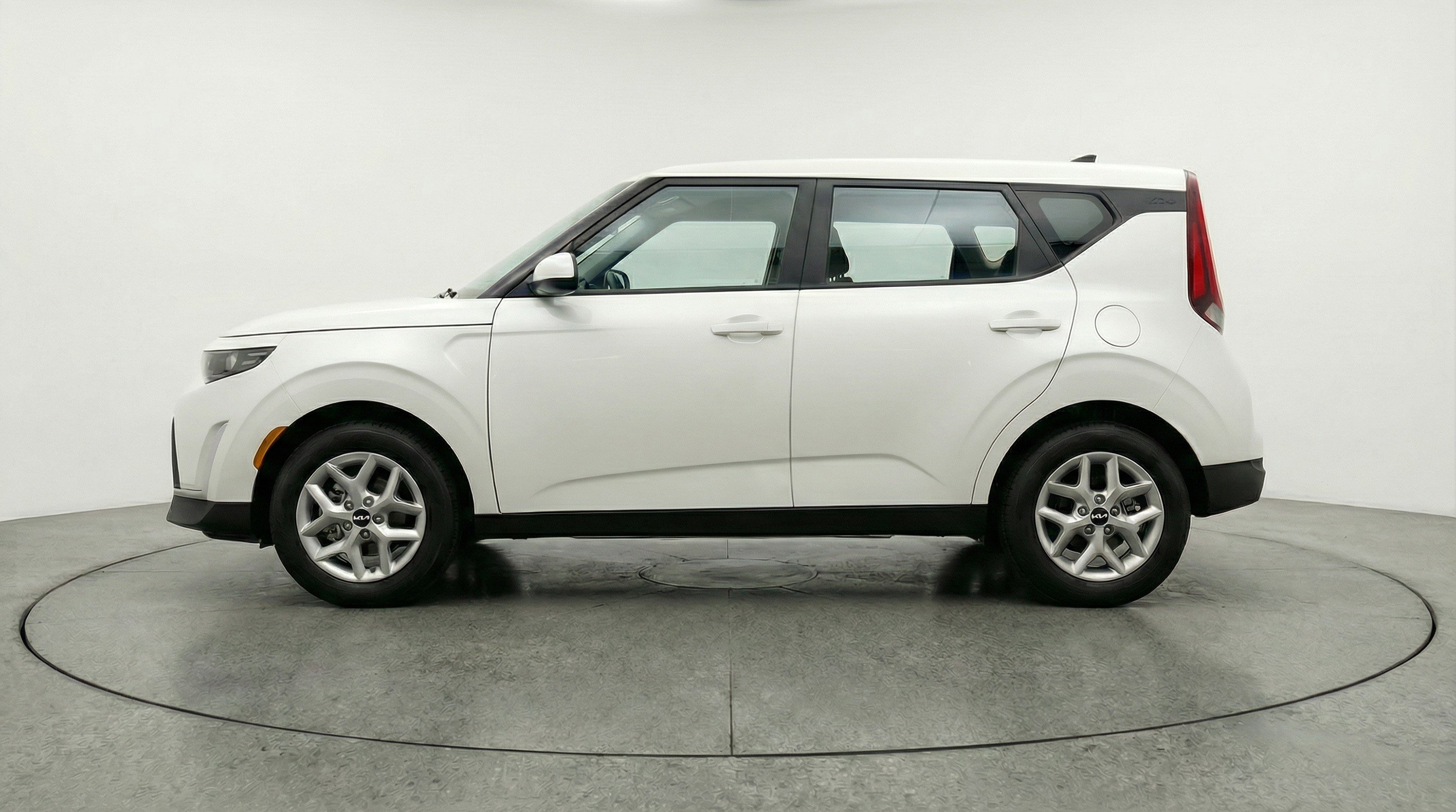 Used 2025 Kia Soul LX w/ LX Technology Package image 5