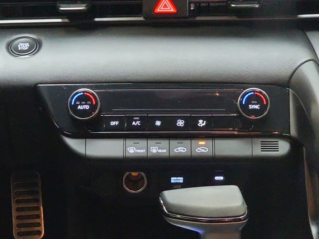 Certified 2025 Hyundai Elantra Sport image 22