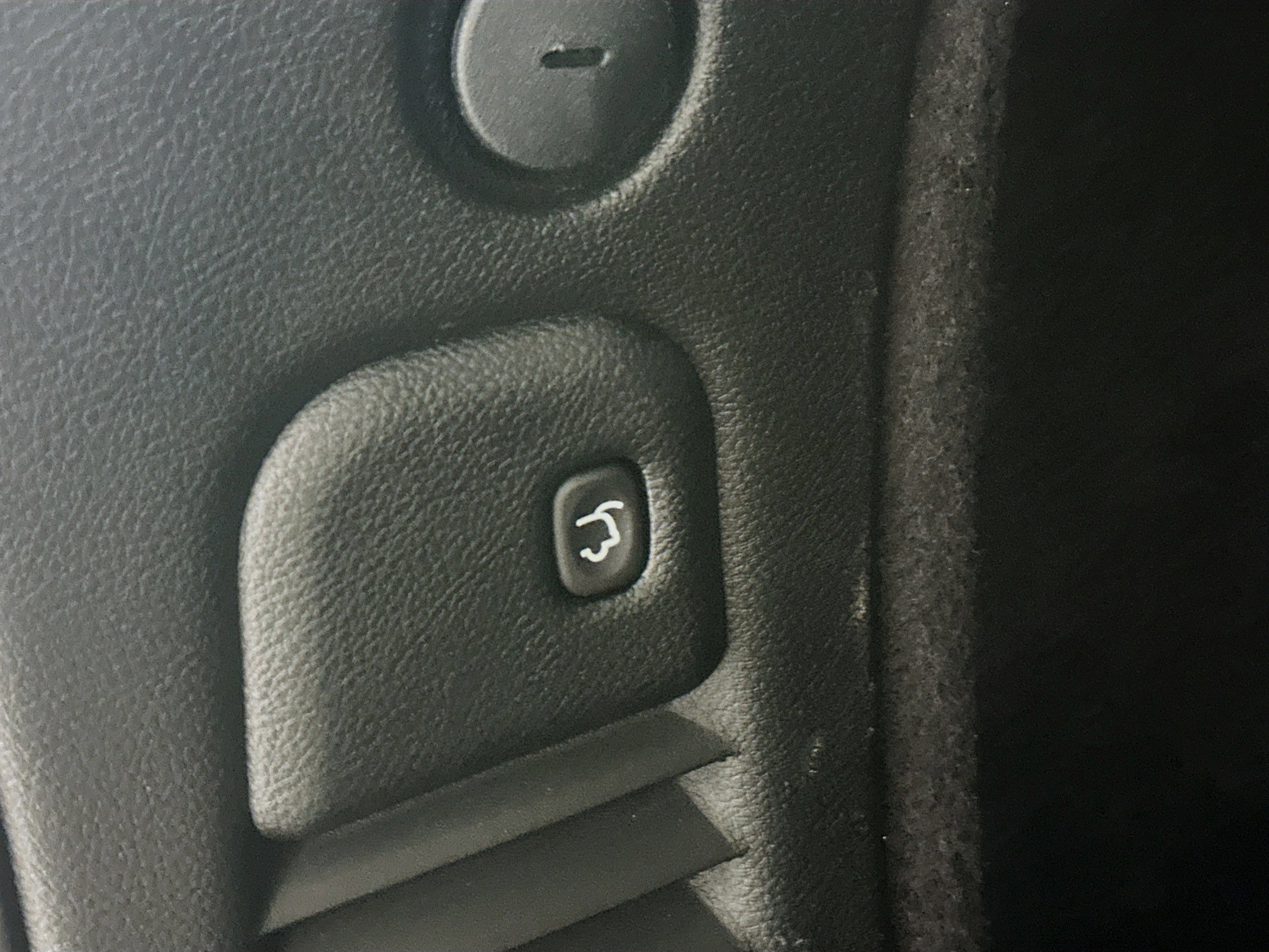 Used 2025 Dodge Durango GT image 33