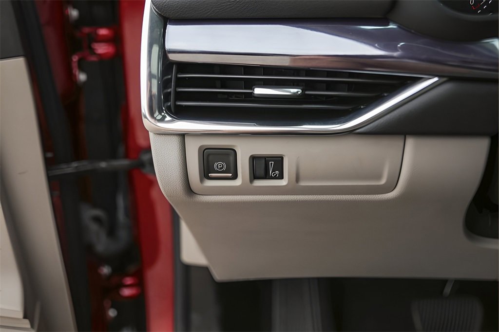 Used 2023 Cadillac XT4 Luxury w/ Driver Awareness Package image 15