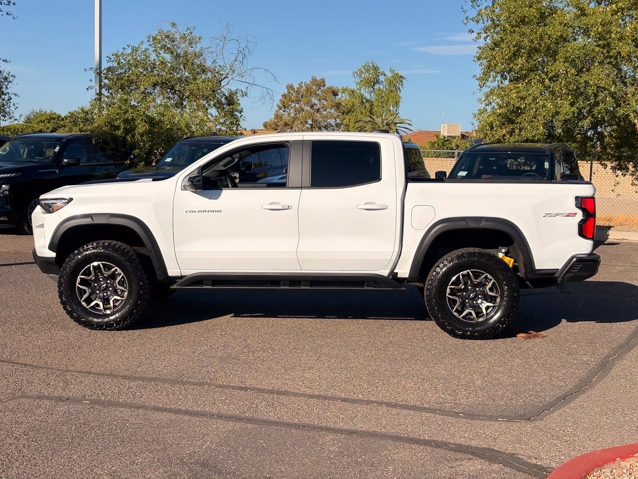 Used 2024 Chevrolet Colorado ZR2 w/ ZR2 Convenience Package III AWD/4WD image 3