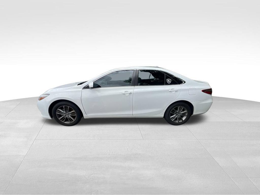 Used 2017 Toyota Camry SE FWD image 4
