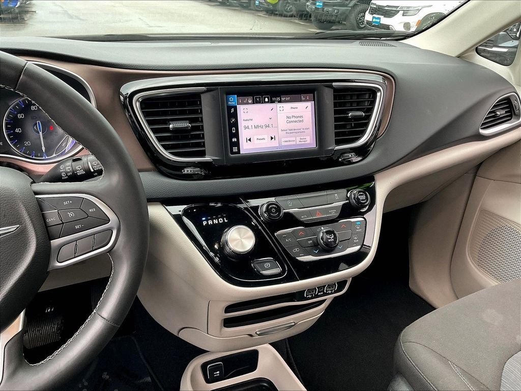 Used 2023 Chrysler Voyager LX FWD image 18