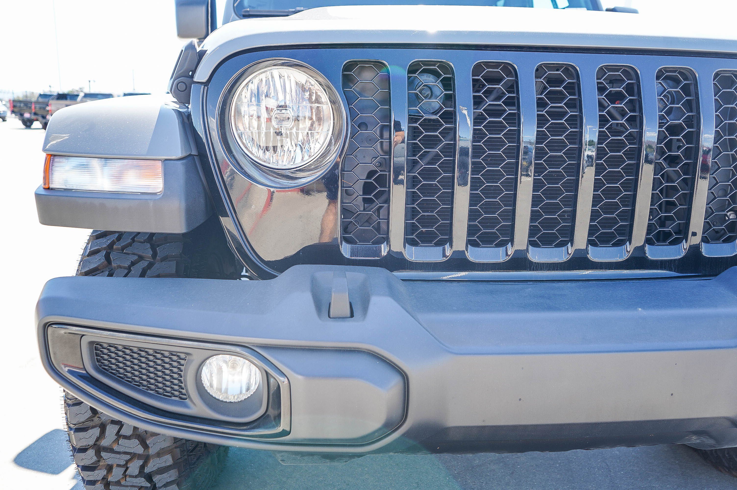 Used 2023 Jeep Gladiator Sport AWD/4WD image 13