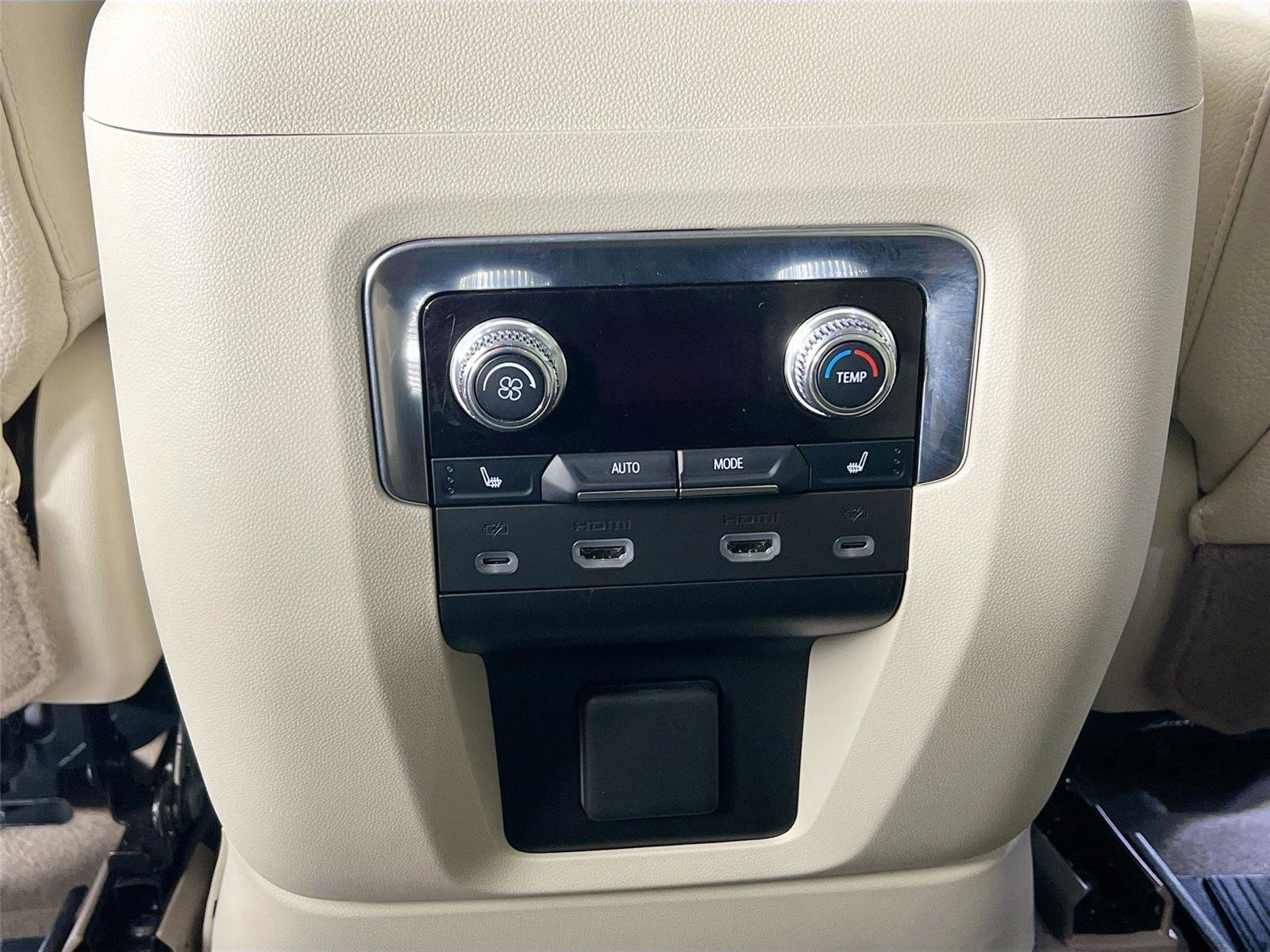 Used 2024 GMC Yukon XL Denali AWD/4WD image 27