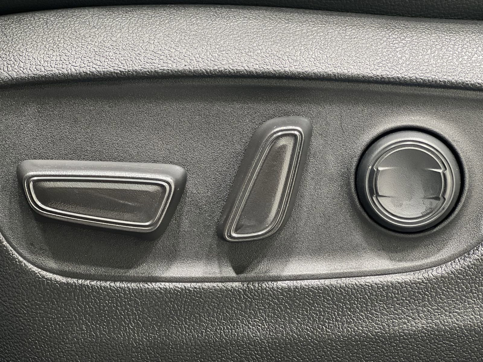 Used 2024 Toyota Highlander XLE image 12