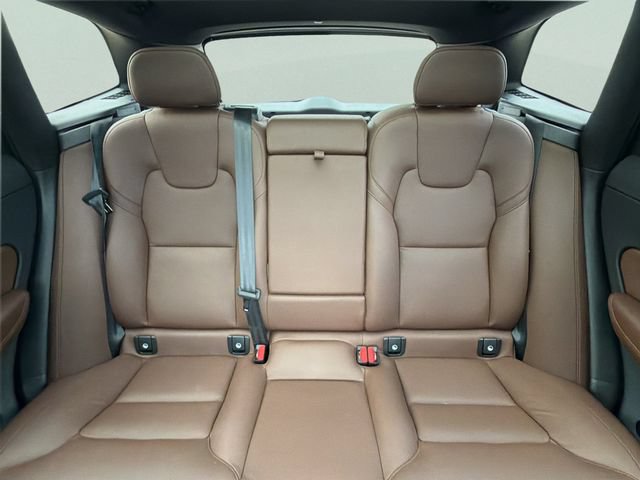 Used 2023 Volvo XC60 B5 Plus FWD image 17