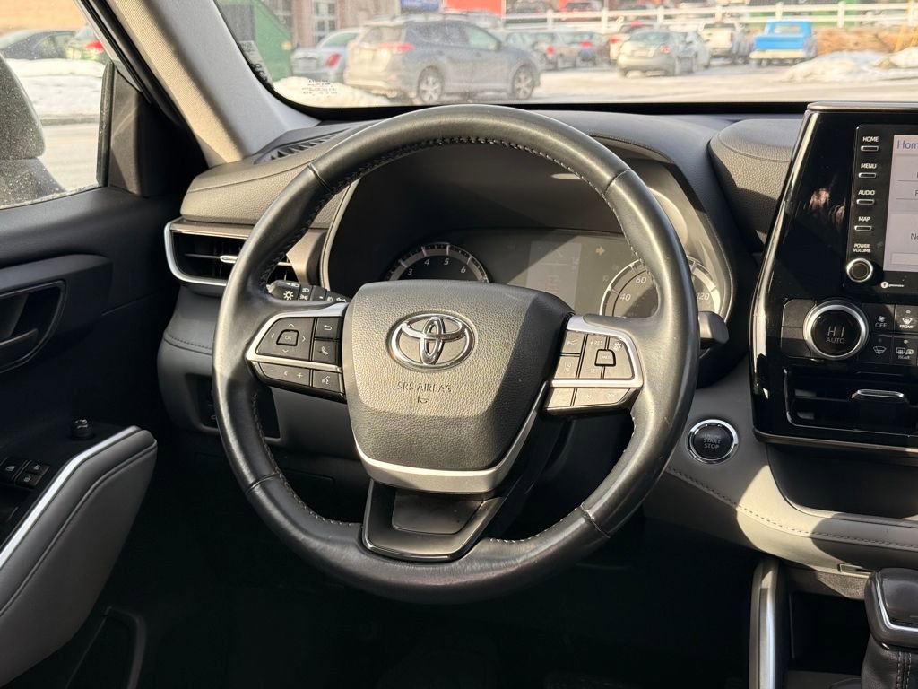 Used 2022 Toyota Highlander LE image 19