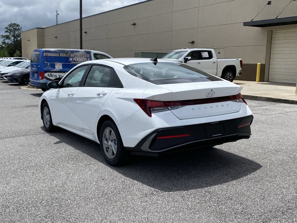 New 2026 Hyundai Elantra SE FWD image 6