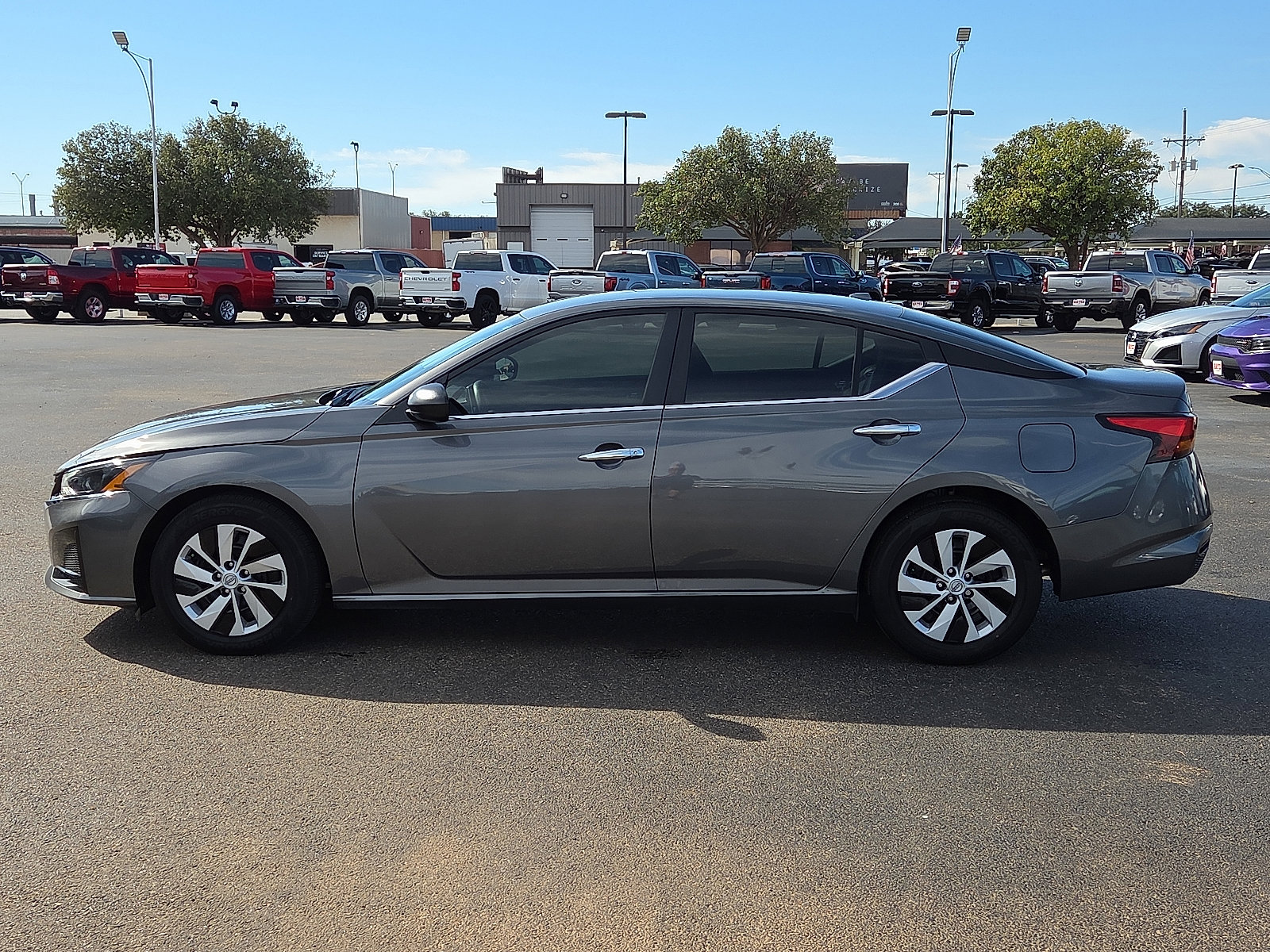 Used 2025 Nissan Altima 2.5 S image 2