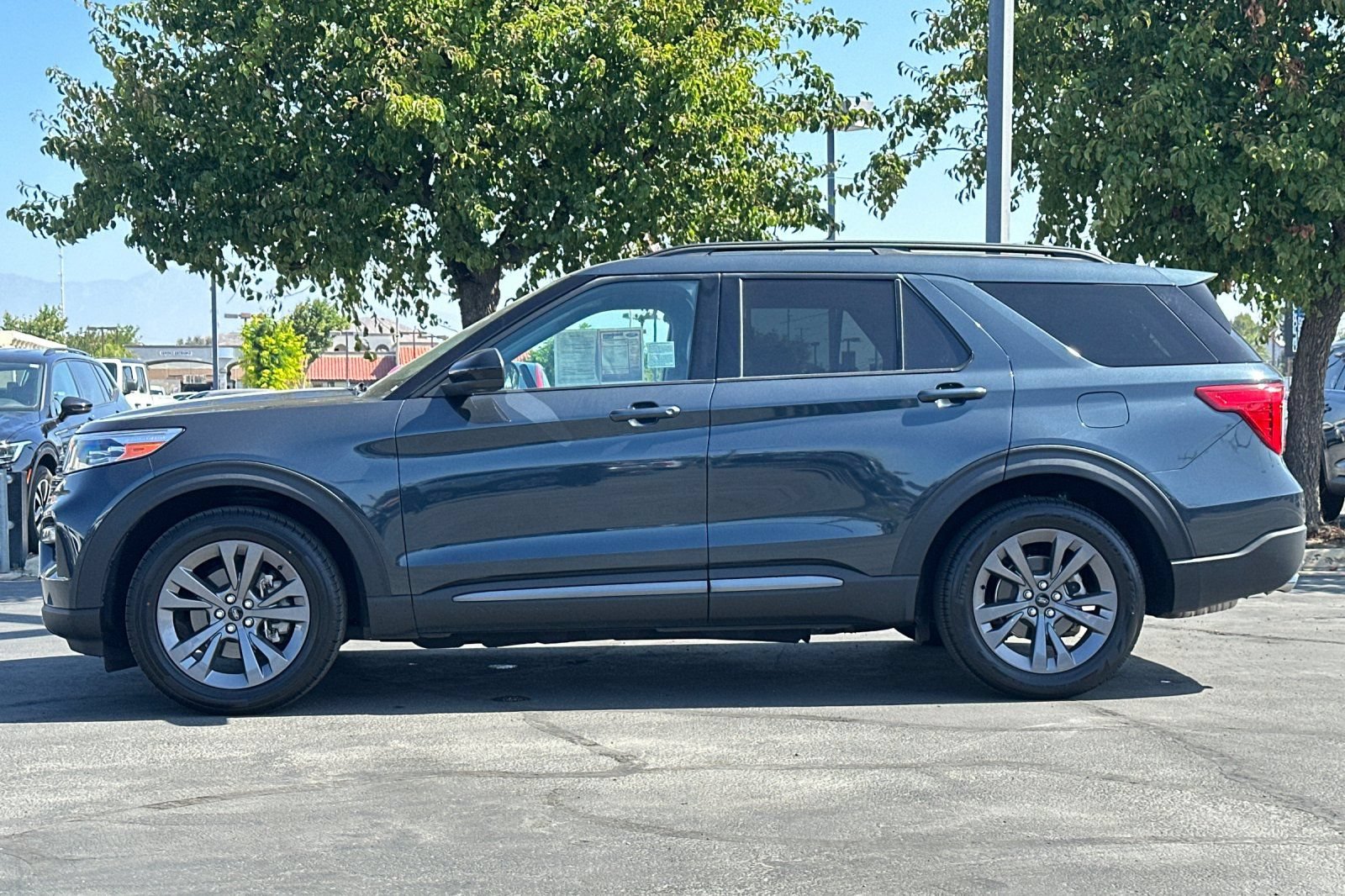 Used 2023 Ford Explorer XLT w/ Equipment Group 202A RWD image 7