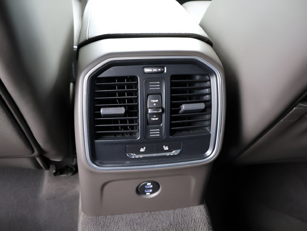Certified 2024 Porsche Macan AWD/4WD image 21
