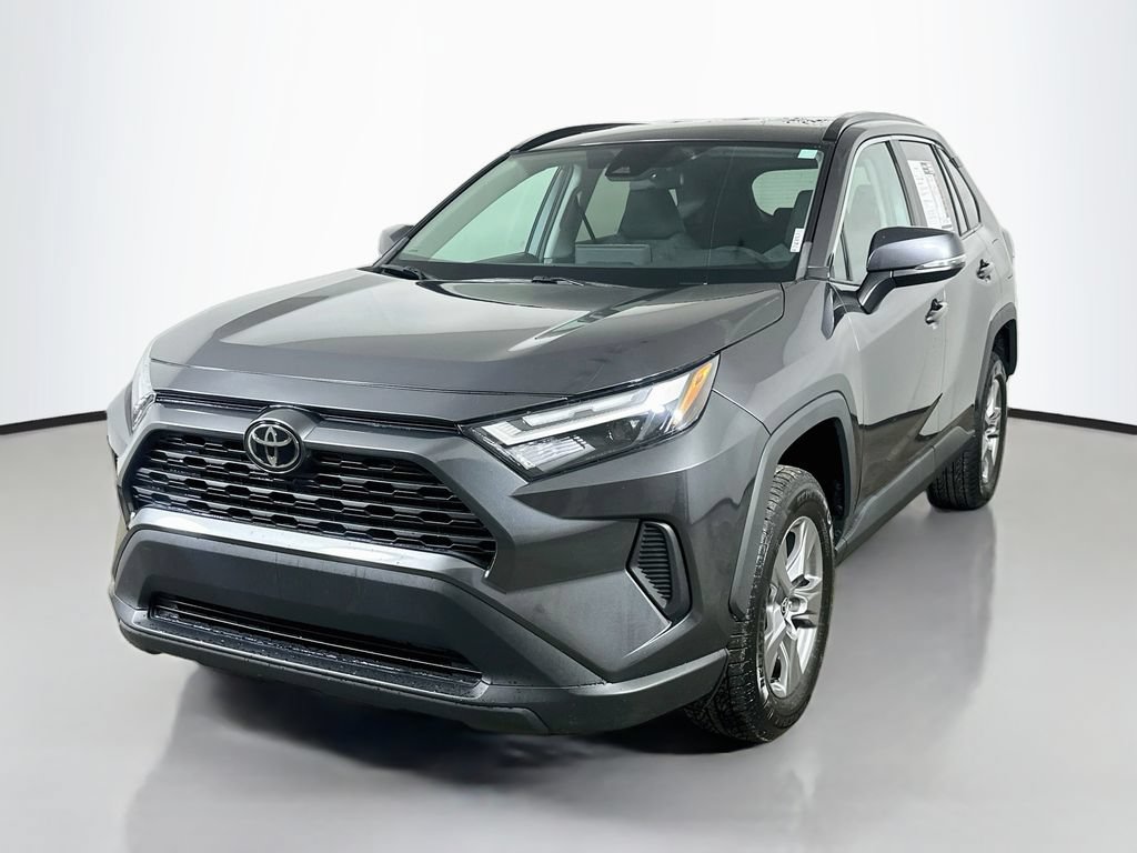 Used 2022 Toyota RAV4 XLE AWD/4WD image 3