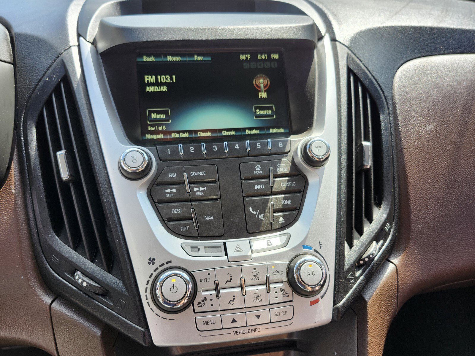 Used 2014 Chevrolet Equinox LTZ image 18