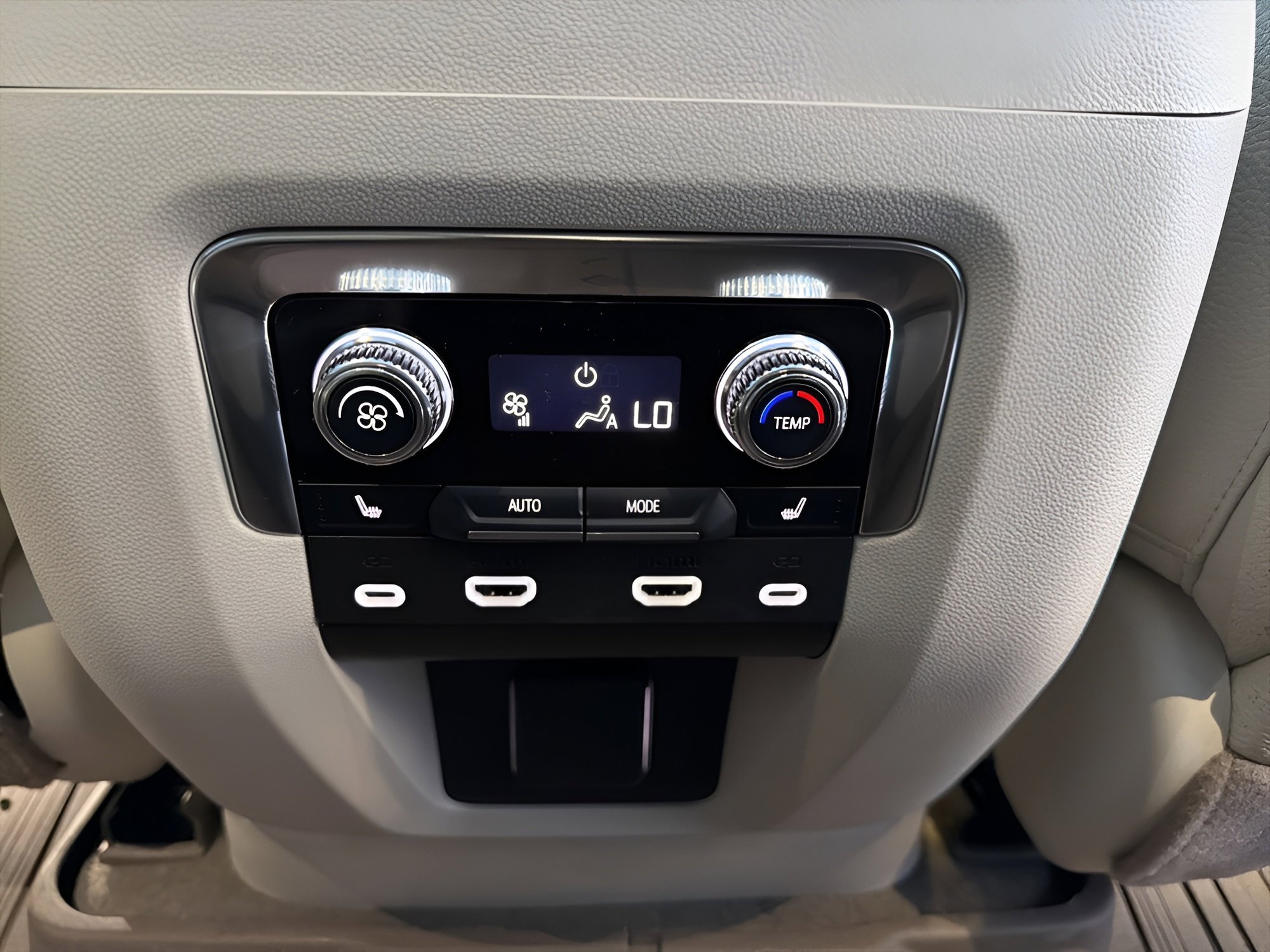 Certified 2024 GMC Yukon XL Denali w/ Advanced Technology Package image 27