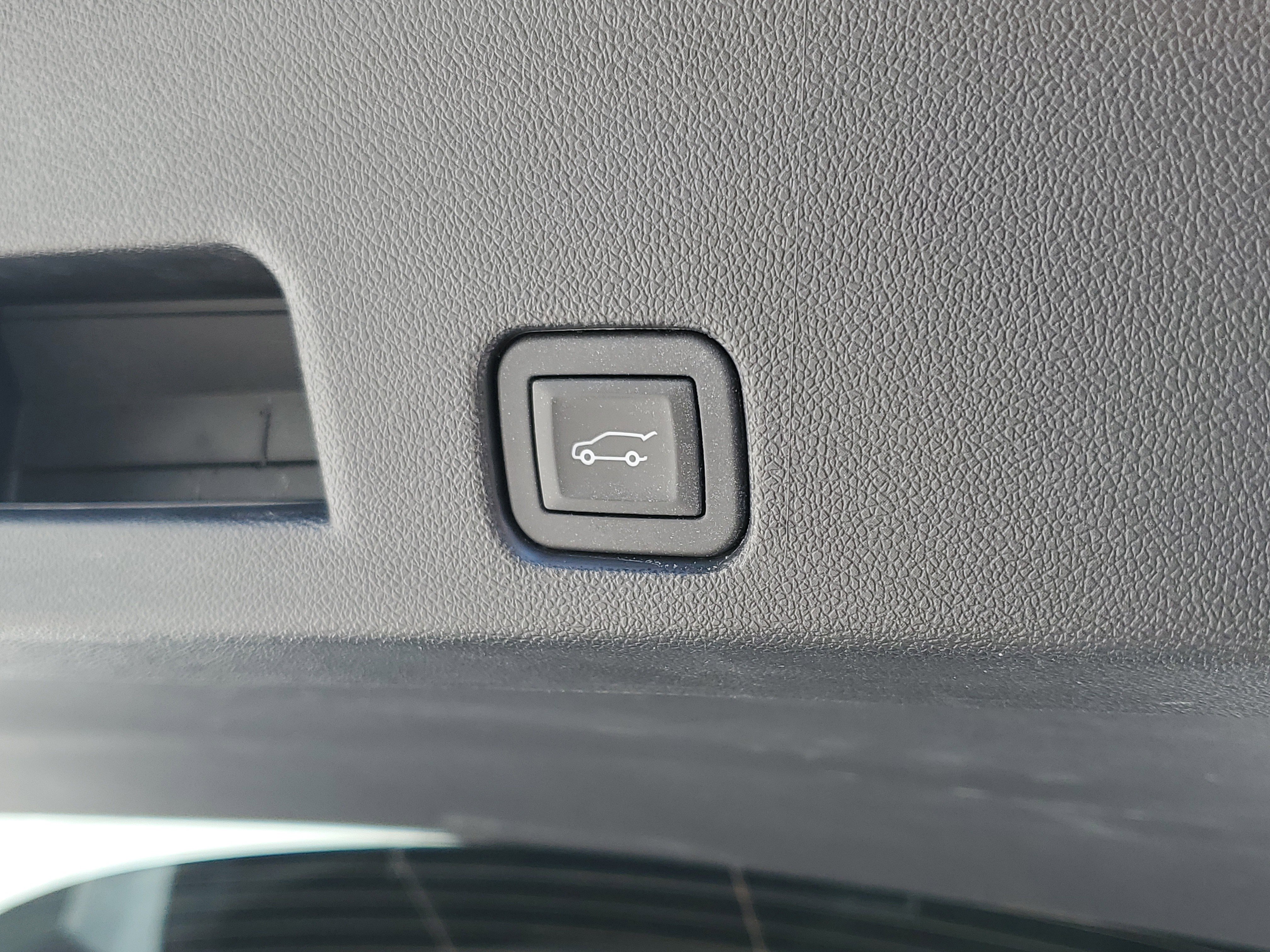 Used 2025 GMC Acadia Elevation image 11