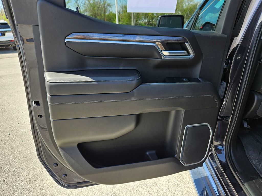 Used 2022 Chevrolet Silverado 1500 LTZ w/ LTZ Premium Package AWD/4WD image 25