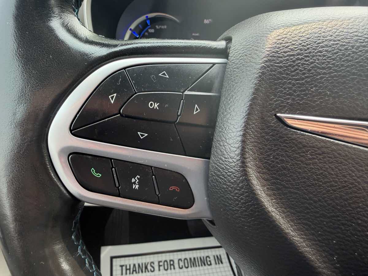 Used 2021 Chrysler Pacifica Touring-L FWD image 29