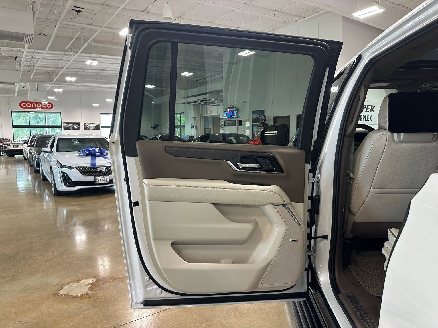 Used 2025 GMC Yukon XL Denali w/ Denali Reserve Package image 33