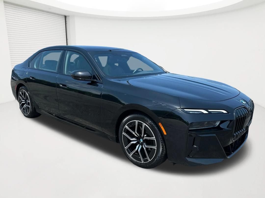 Used 2026 BMW 740i xDrive AWD/4WD image 3