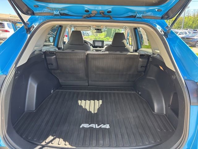 Used 2021 Toyota RAV4 XLE AWD/4WD image 28