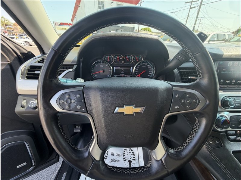 Used 2018 Chevrolet Suburban LT w/ Luxury Package RWD image 34