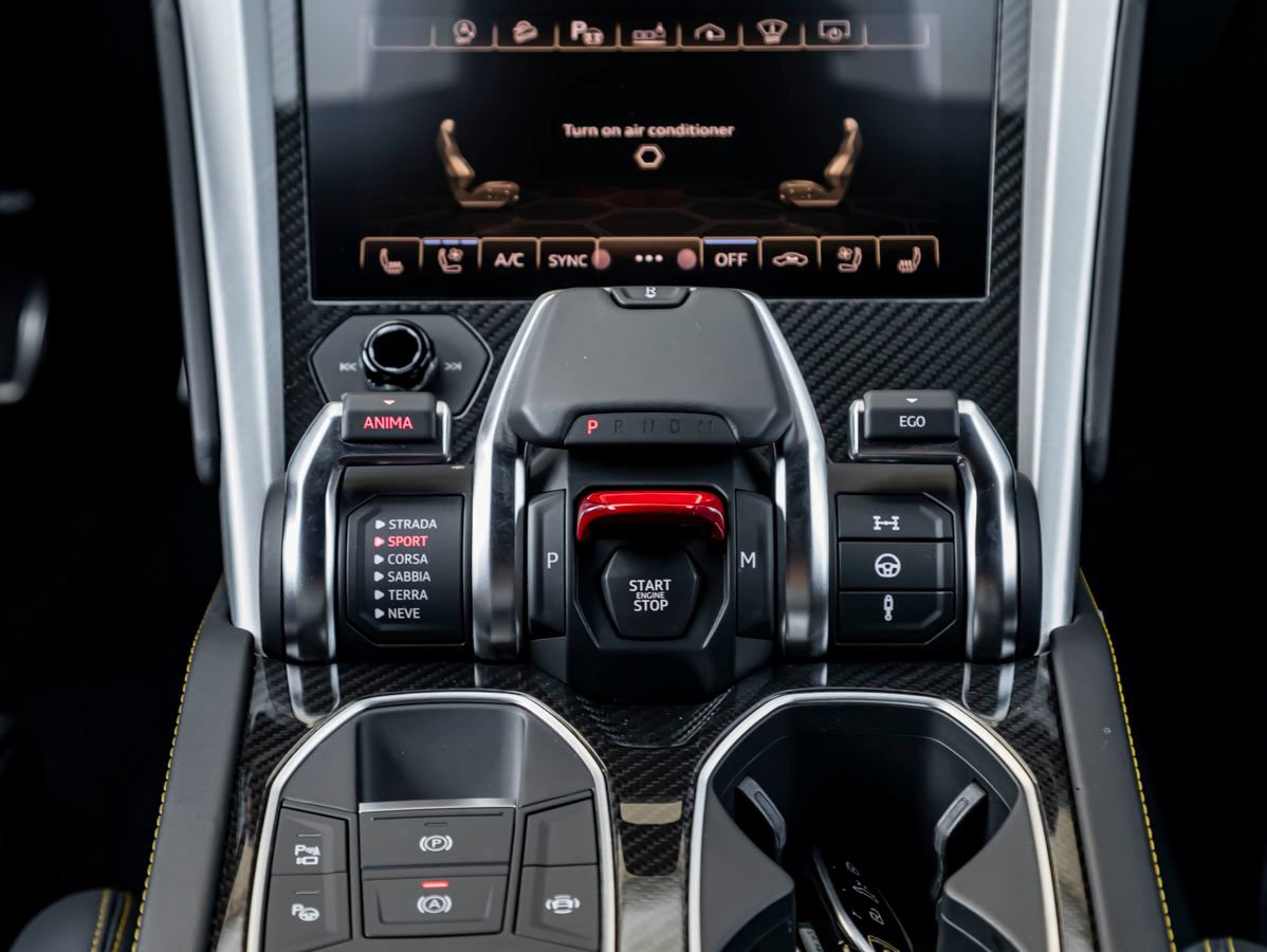 Used 2021 Lamborghini Urus AWD/4WD image 19