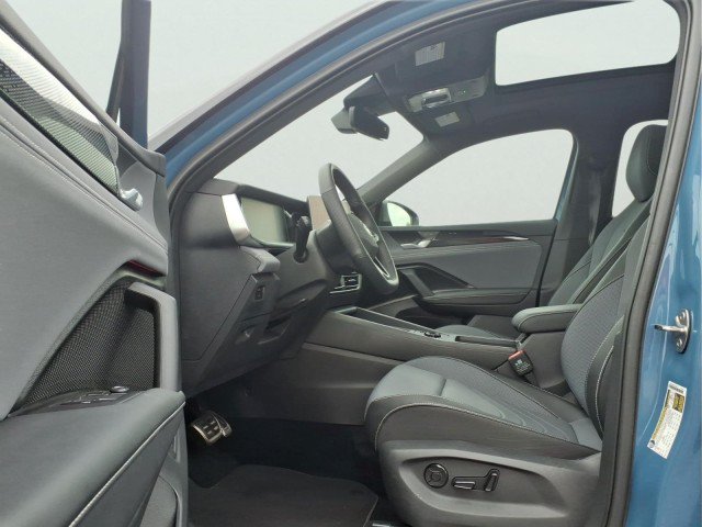 Certified 2025 Volkswagen Tiguan SE R-Line AWD/4WD image 14