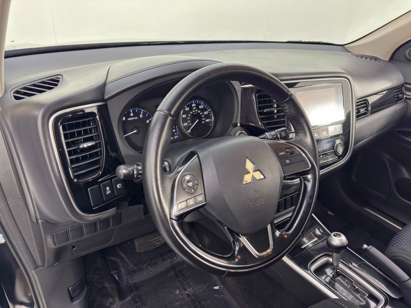 Used 2017 Mitsubishi Outlander SE image 12