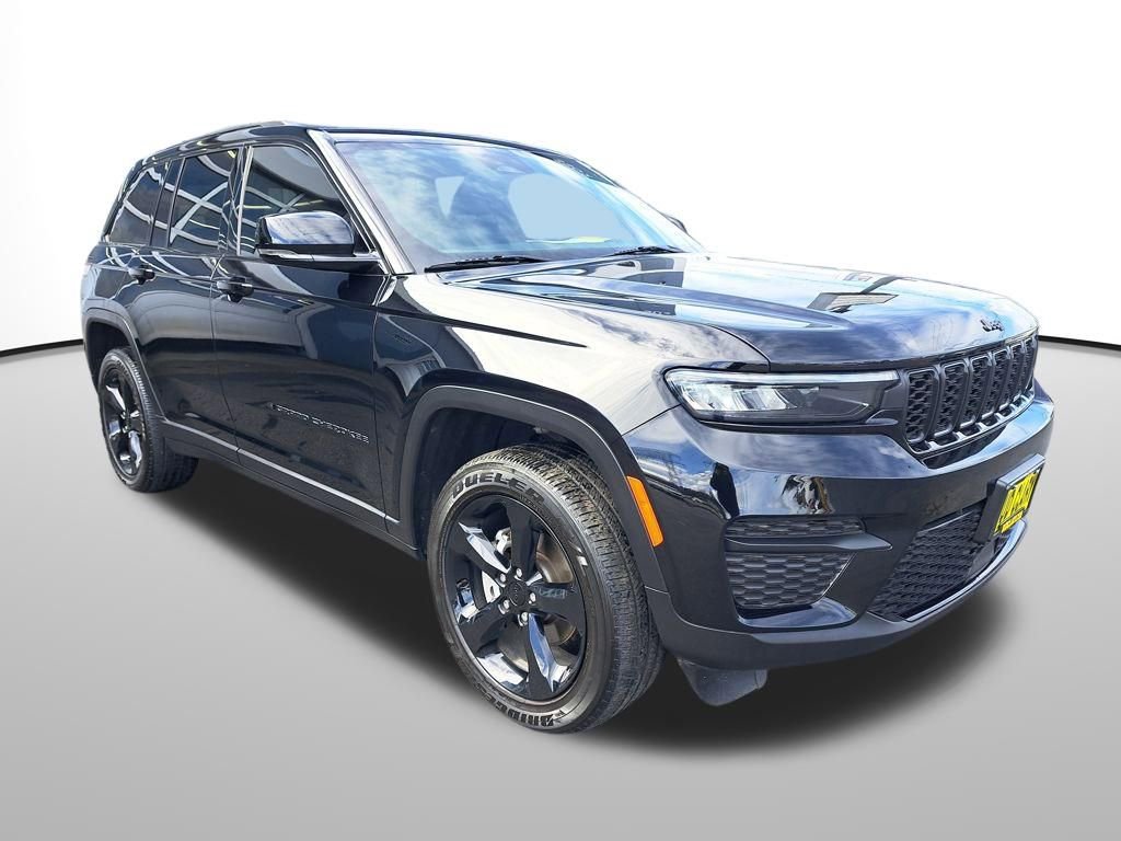 Used 2023 Jeep Grand Cherokee Altitude image 8