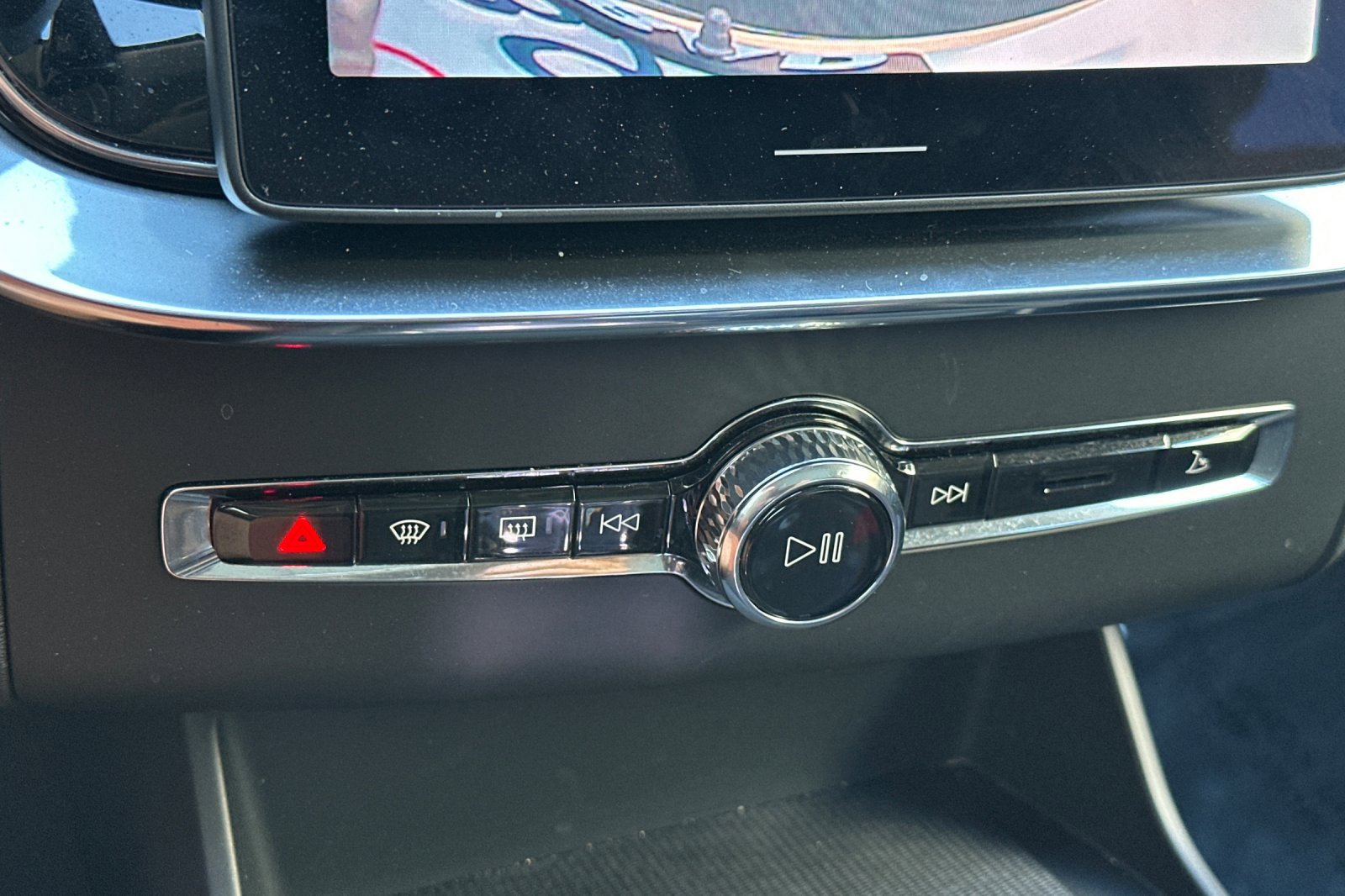 Certified 2025 Volvo XC90 B6 Core w/ Protection Package Premier image 23